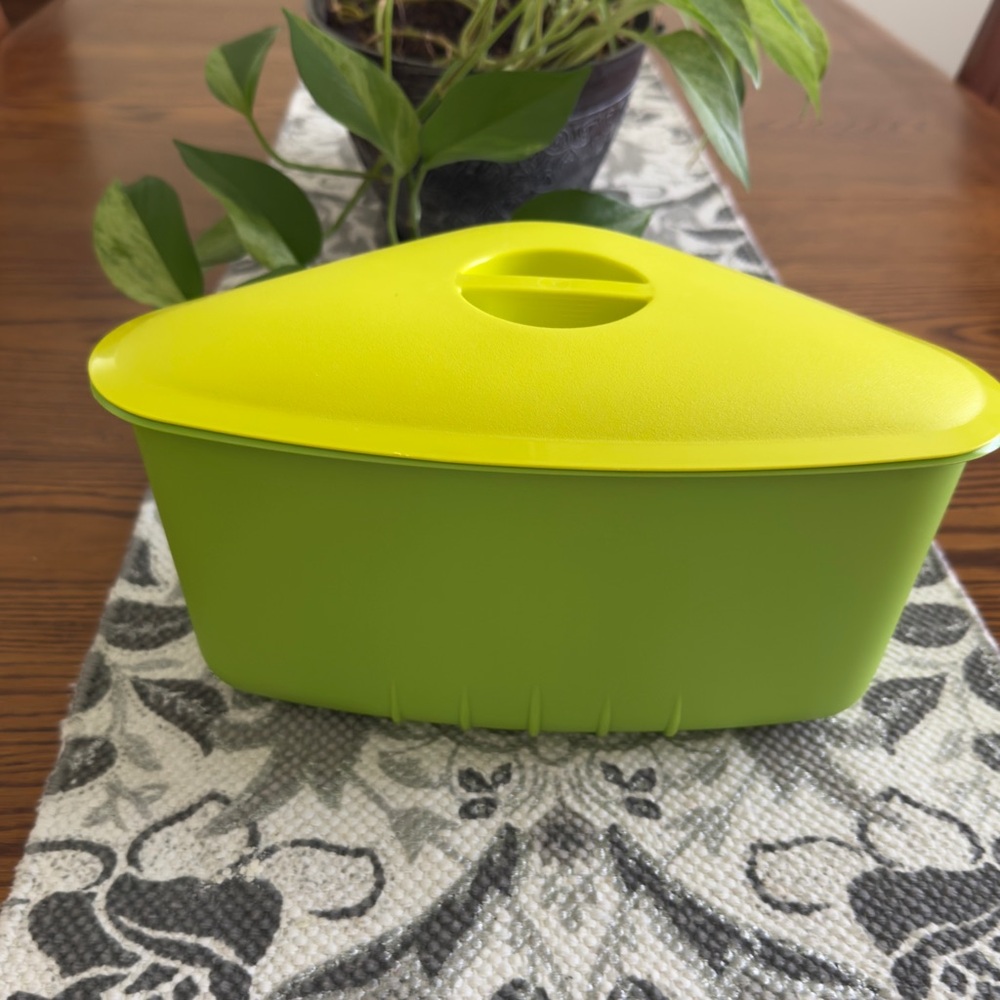 Tupperware Green Food Storage Container - Picture 9 of 11
